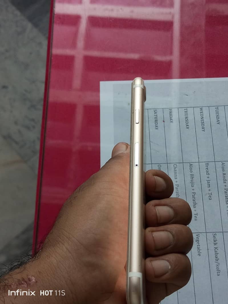 Apple iPhone 7 3