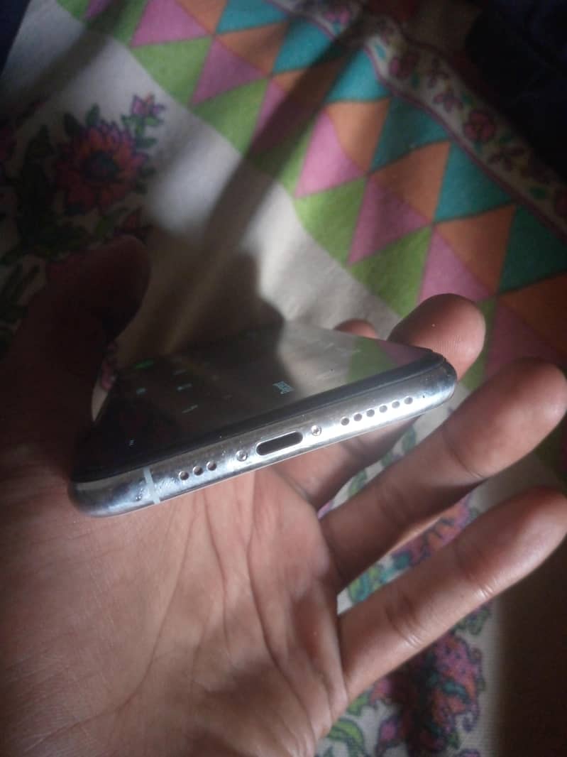 Apple iPhone 11 Pro 4