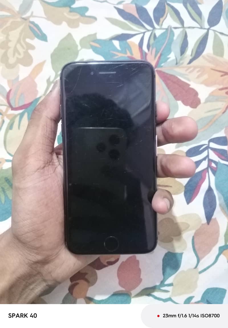 Apple iPhone 8 3