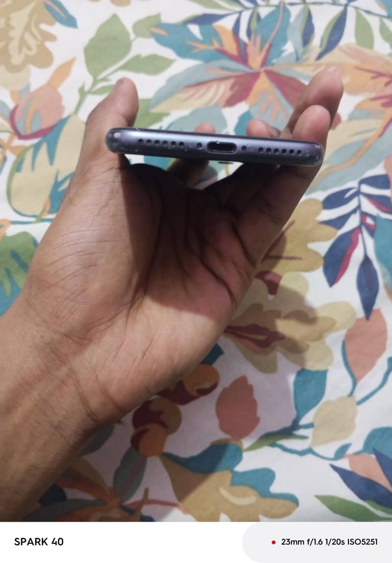 Apple iPhone 8 4