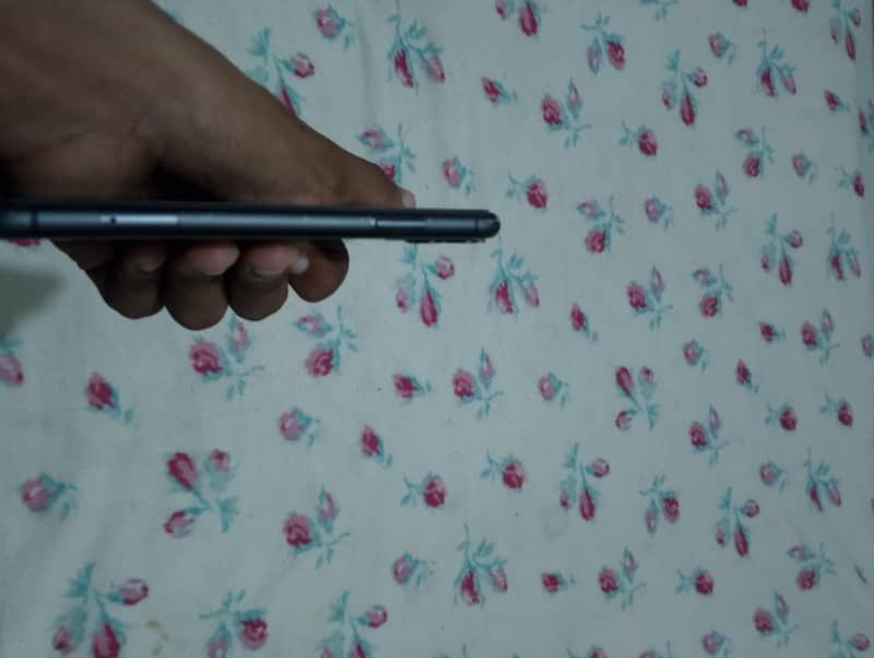 Apple iPhone 11 4