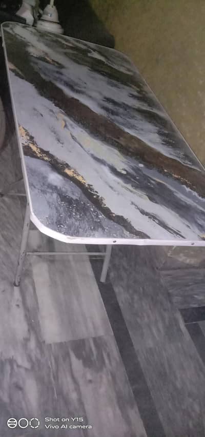 sale table use for iron stand also