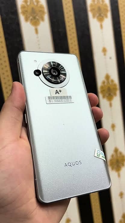 Sharp Aquos Sense7 0