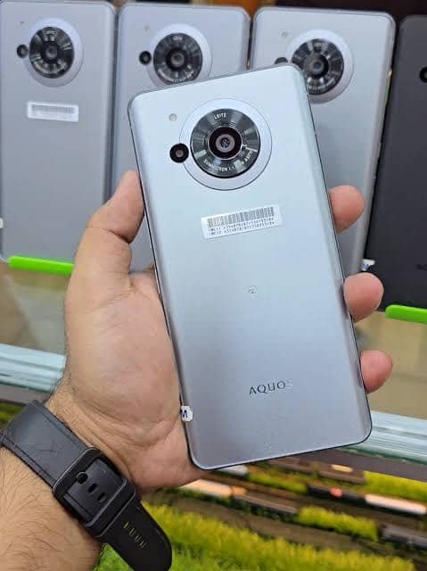 Sharp Aquos Sense7 1