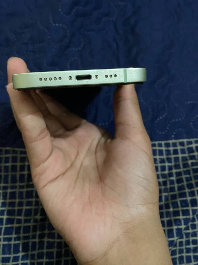 Apple iPhone 12 6