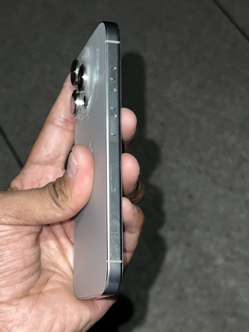 Apple iPhone 16 Pro 0