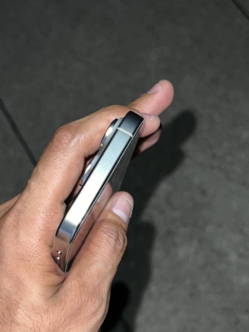 Apple iPhone 16 Pro 4