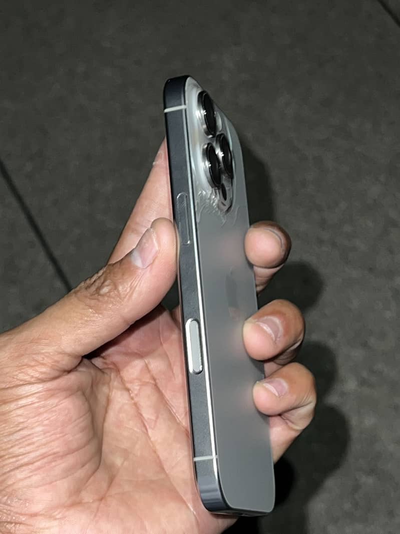 Apple iPhone 16 Pro 6