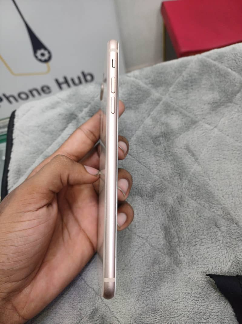 Apple iPhone 8 Plus 3