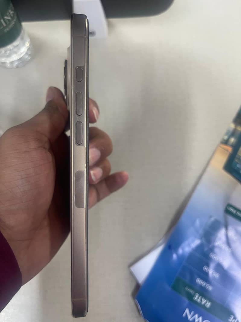 Apple iPhone 16 Pro Max 5