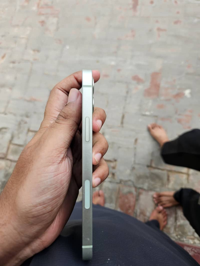 Apple iPhone 12 4