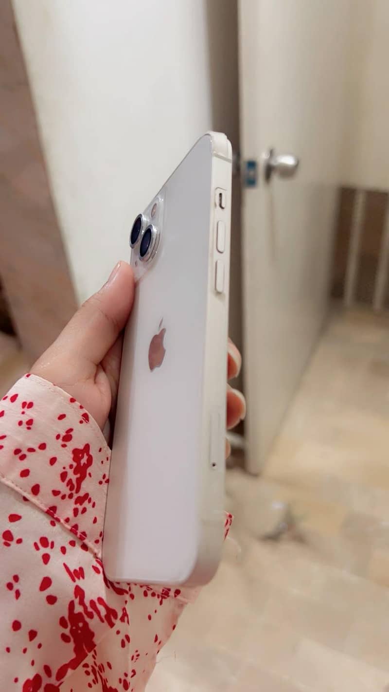 Apple iPhone 13 8