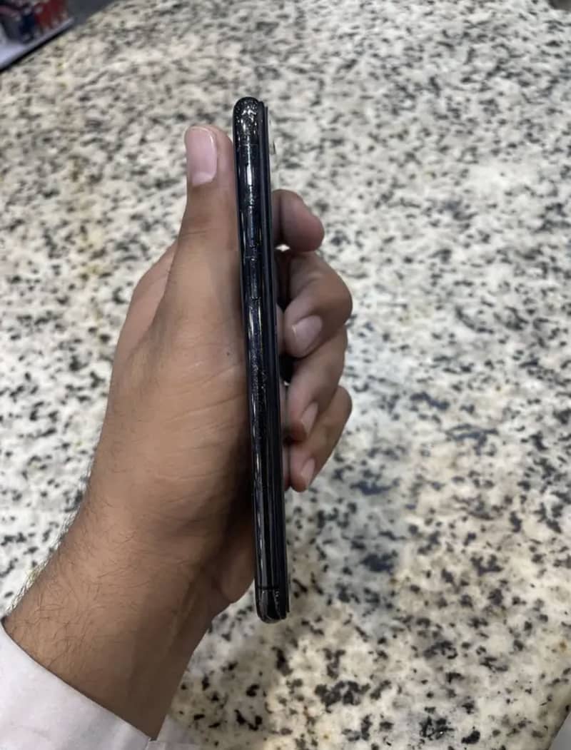 Apple iPhone X 4