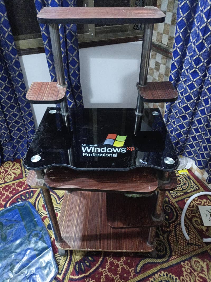 Computer table  / Gaming table Used 0