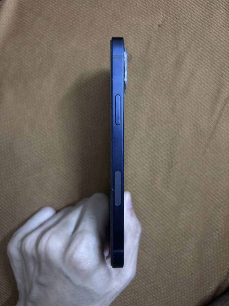 Apple iPhone 12 3