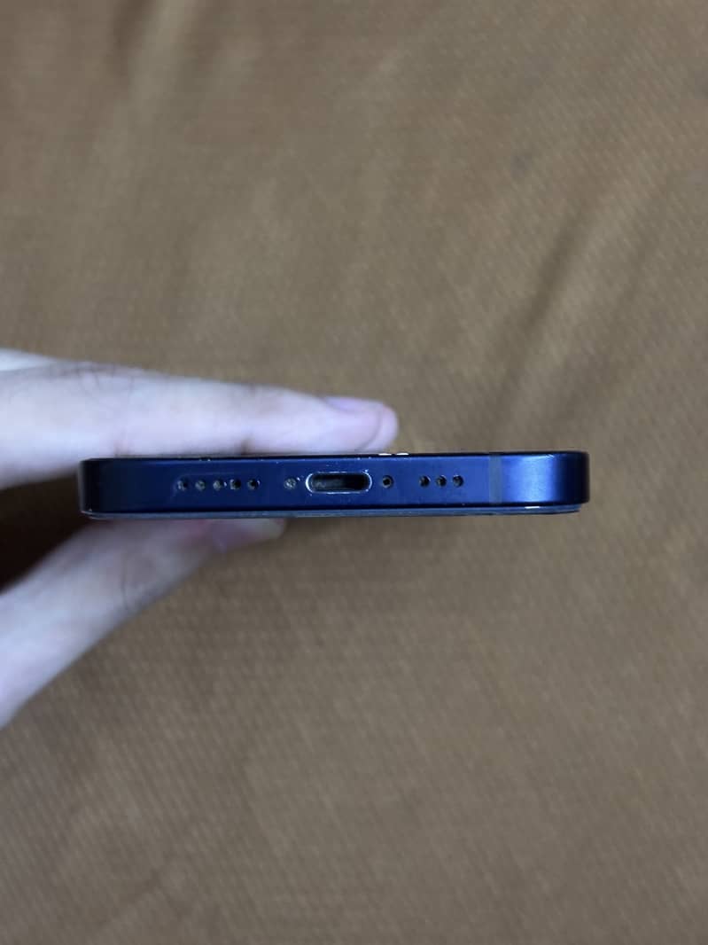 Apple iPhone 12 6