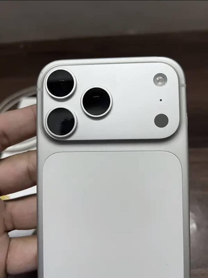 Apple iPhone 17 Pro Max 0