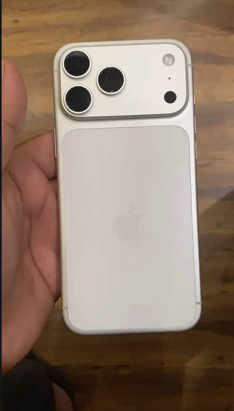 Apple iPhone 17 Pro Max 1