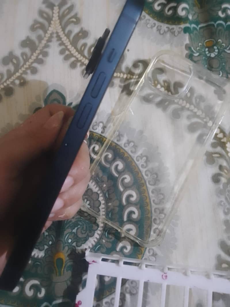 Apple iPhone 13 1