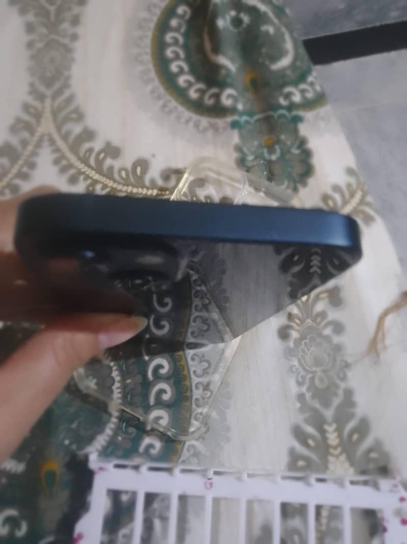 Apple iPhone 13 2