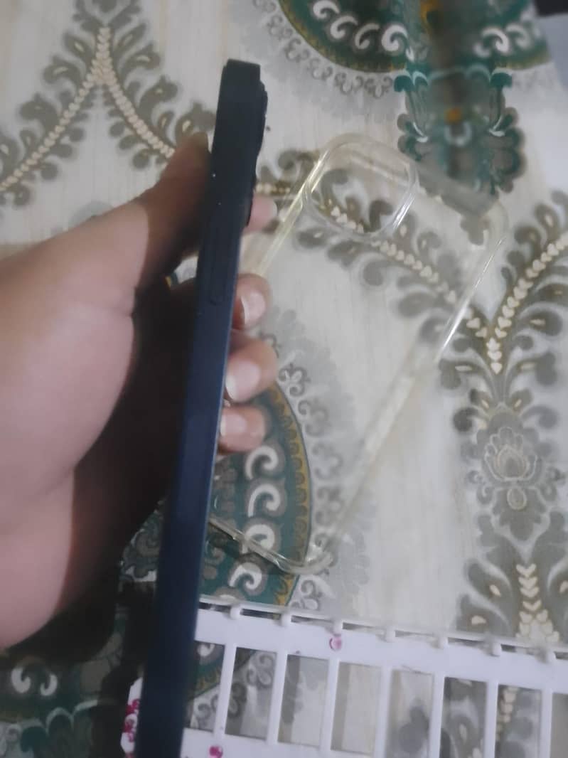 Apple iPhone 13 3