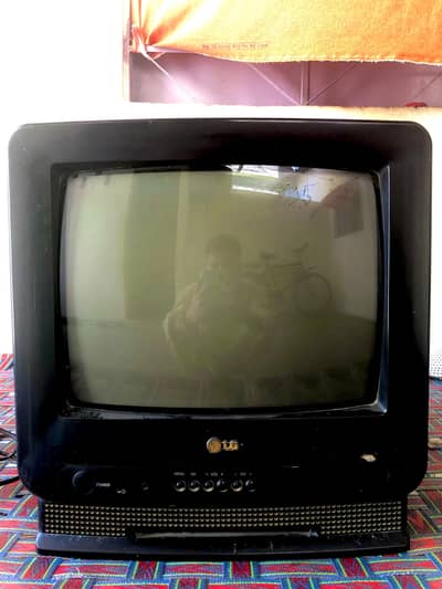 LG 14 Inch Color CRT TV - Excellent Working Condition