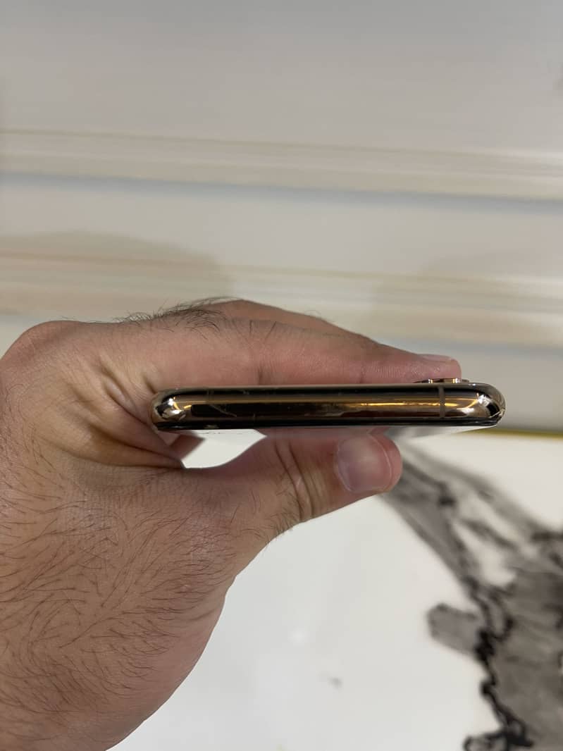 Apple iPhone XS 6