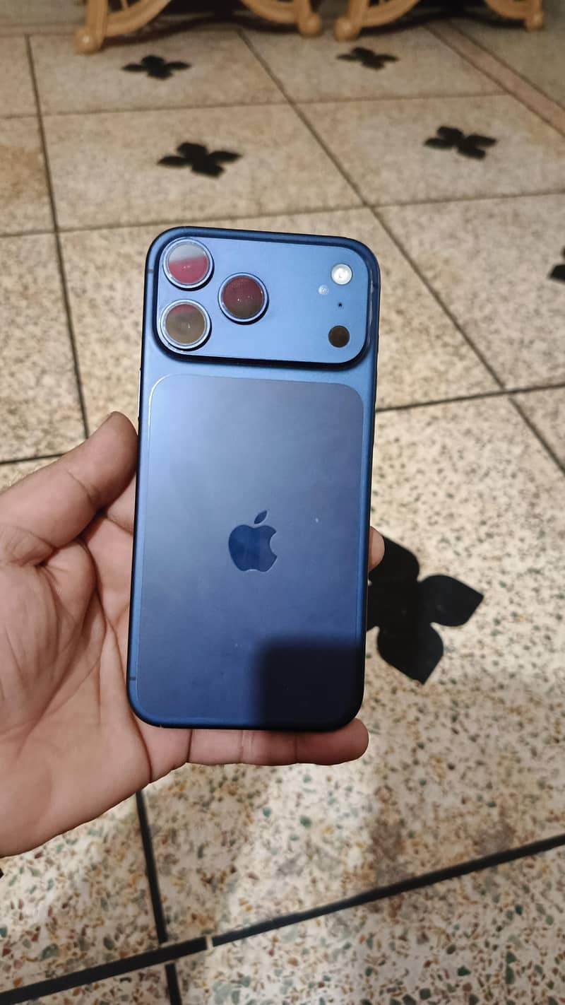 Apple iPhone 17 Pro Max 4