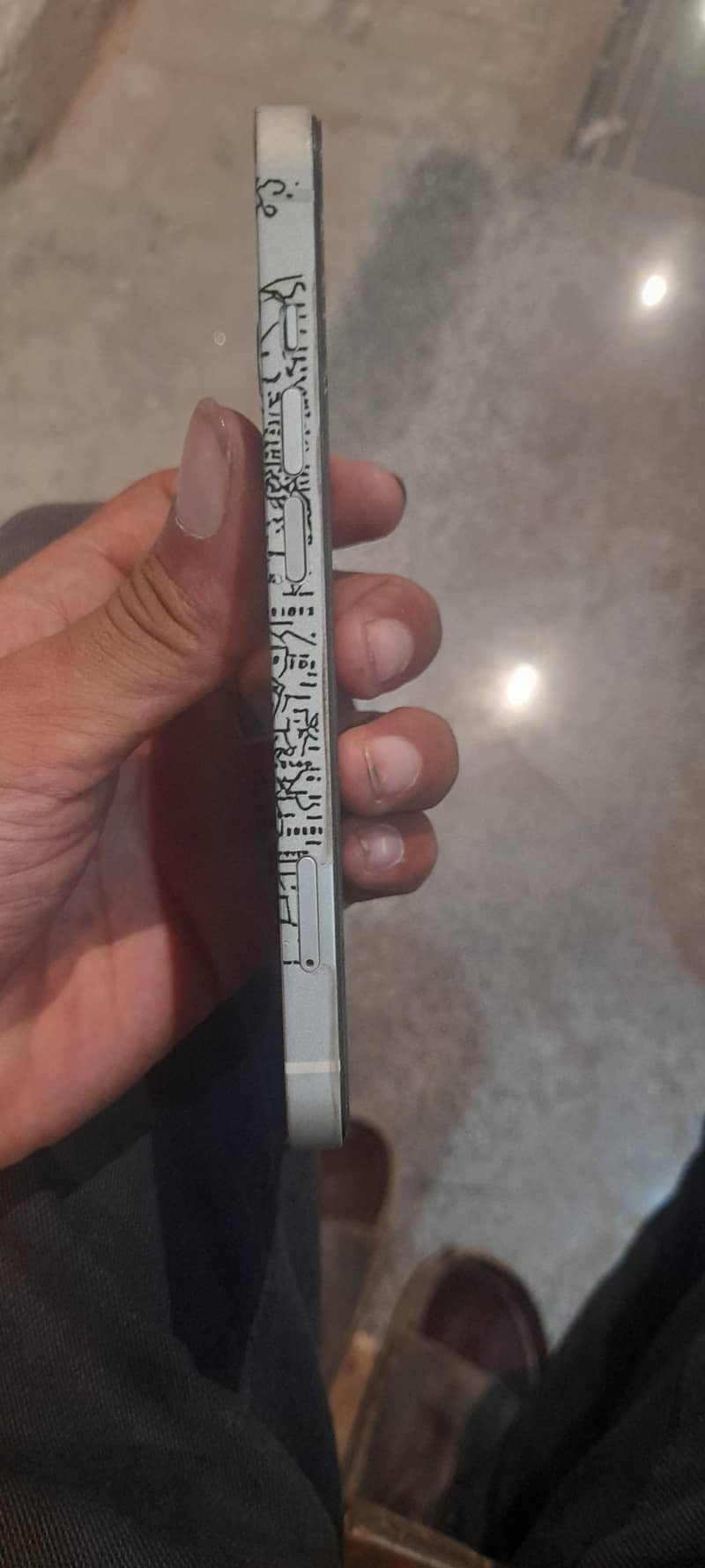 Apple iPhone 13 2