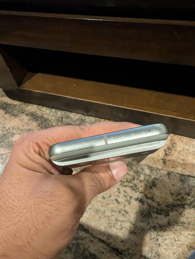 Google Pixel 8 4