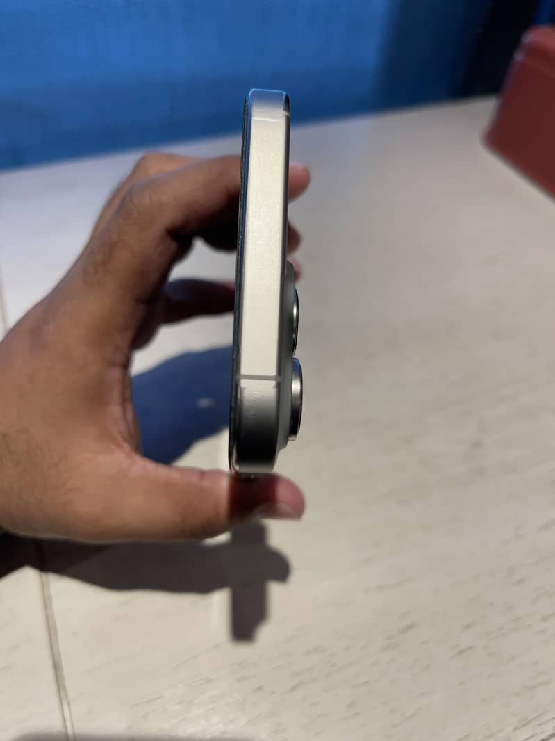 Iphone 16 pro Max 4