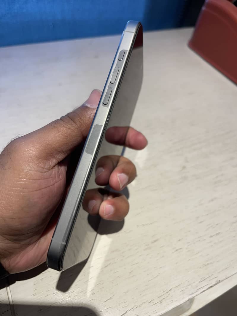 Iphone 16 pro Max 5