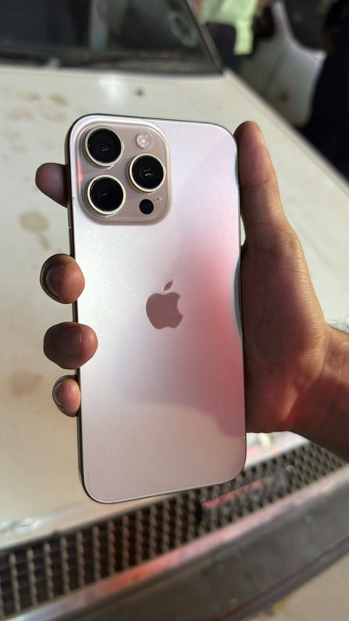 Apple iPhone 16 Pro Max 0