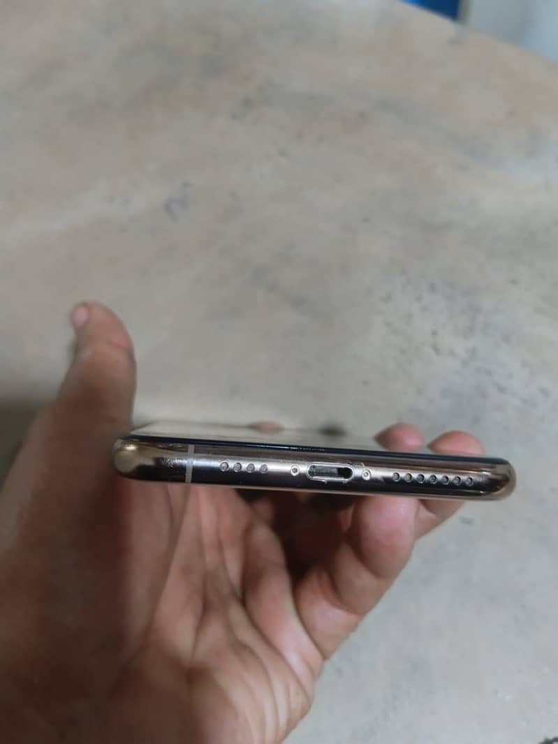 Apple iPhone 11 Pro Max 3