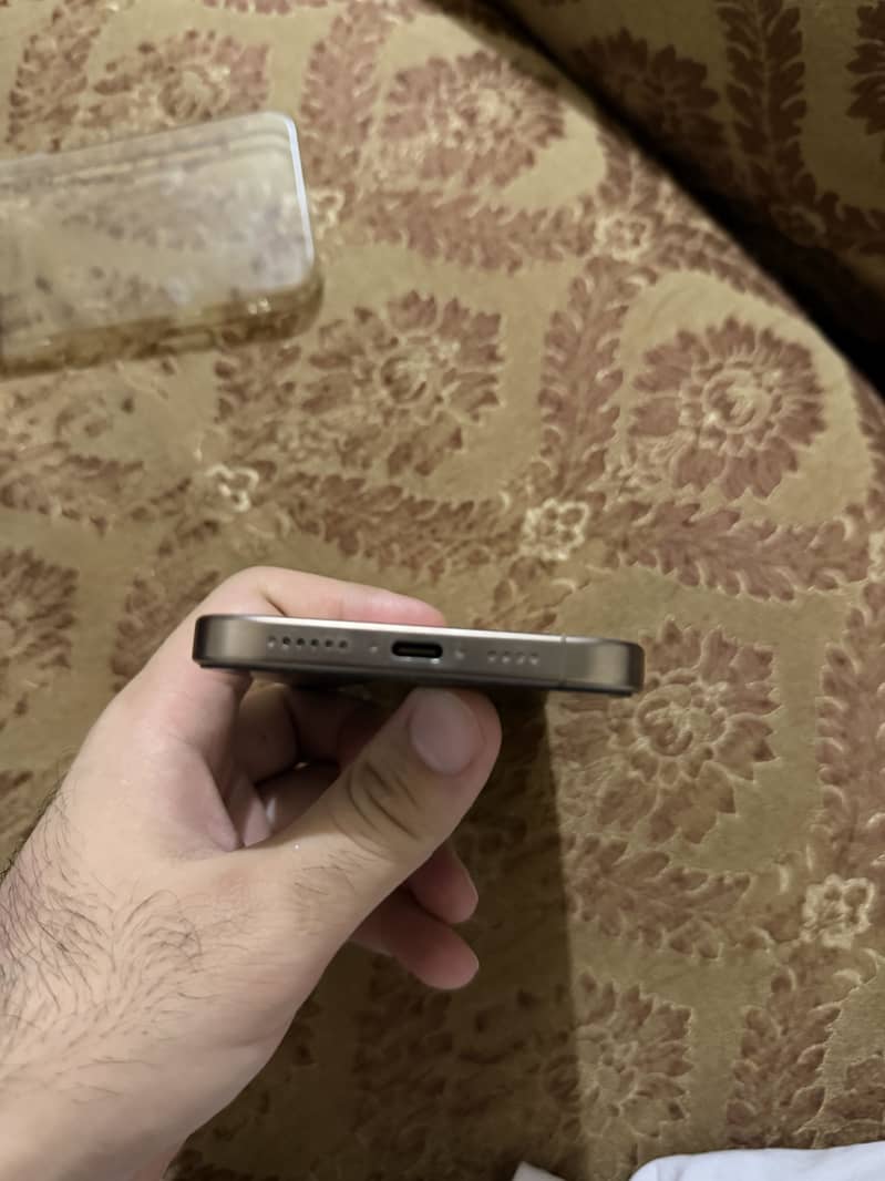 Apple iPhone 16 Pro Max 3