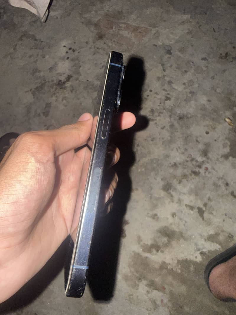 Apple iPhone 15 Pro 2