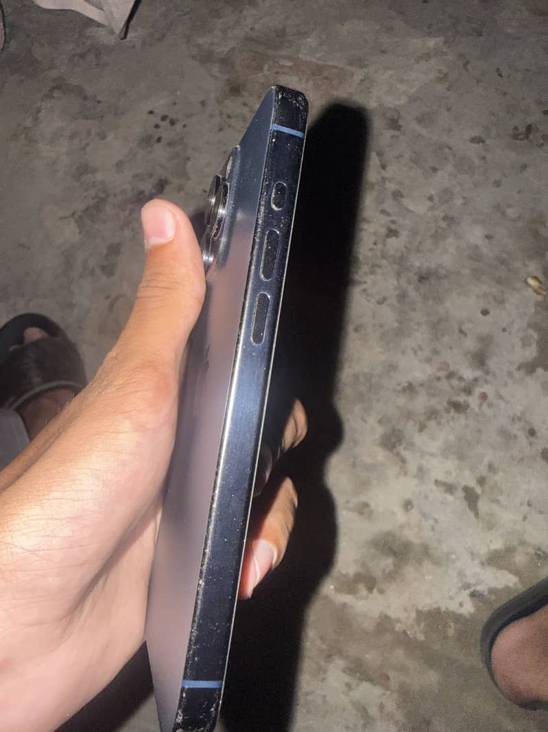 Apple iPhone 15 Pro 3