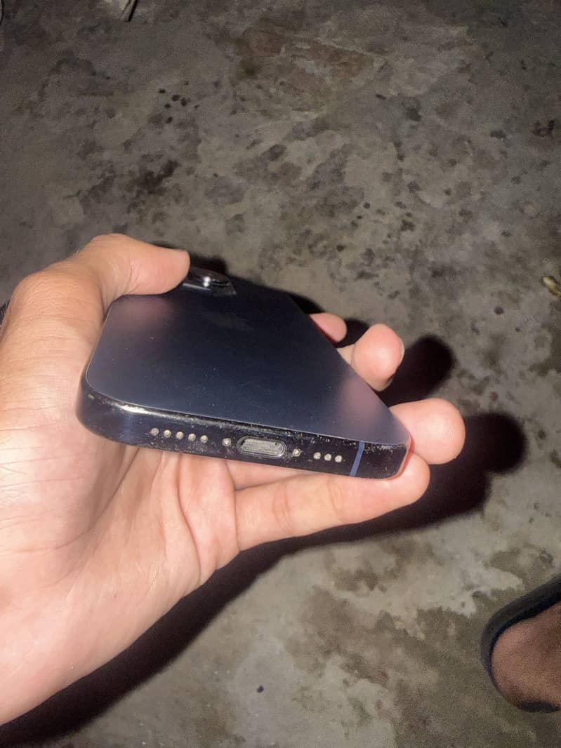 Apple iPhone 15 Pro 4