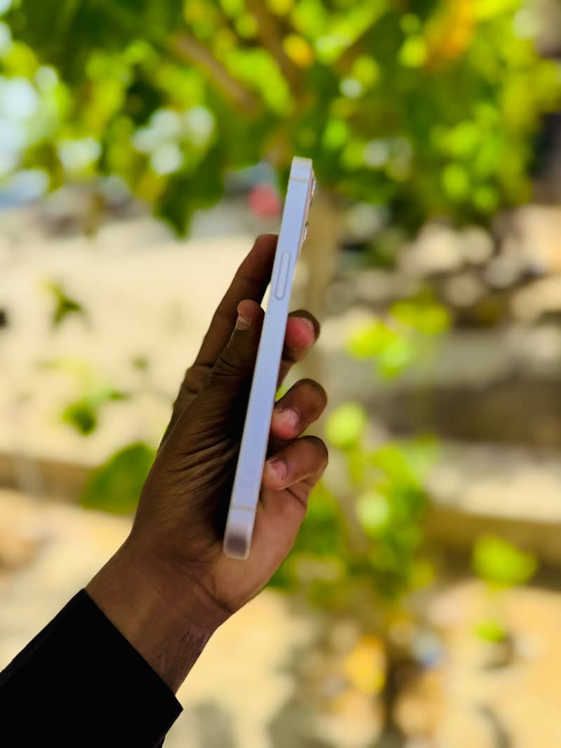 Apple iPhone 13 1