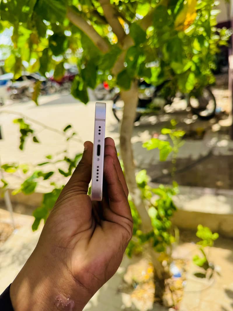 Apple iPhone 13 2