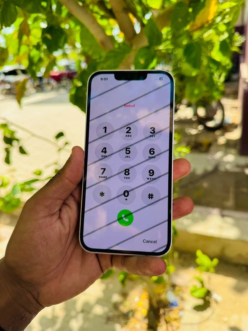 Apple iPhone 13 4