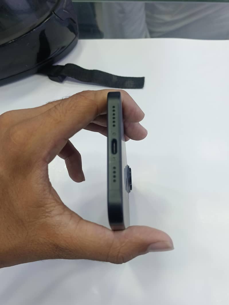 Apple iPhone 16 Plus JV 3