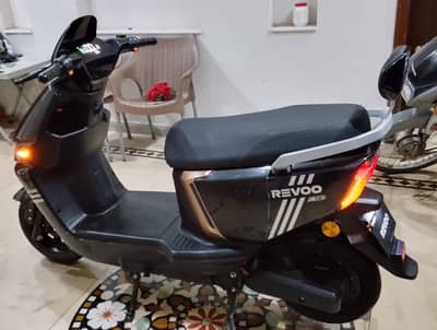 REVOO A12 Electric Scooter