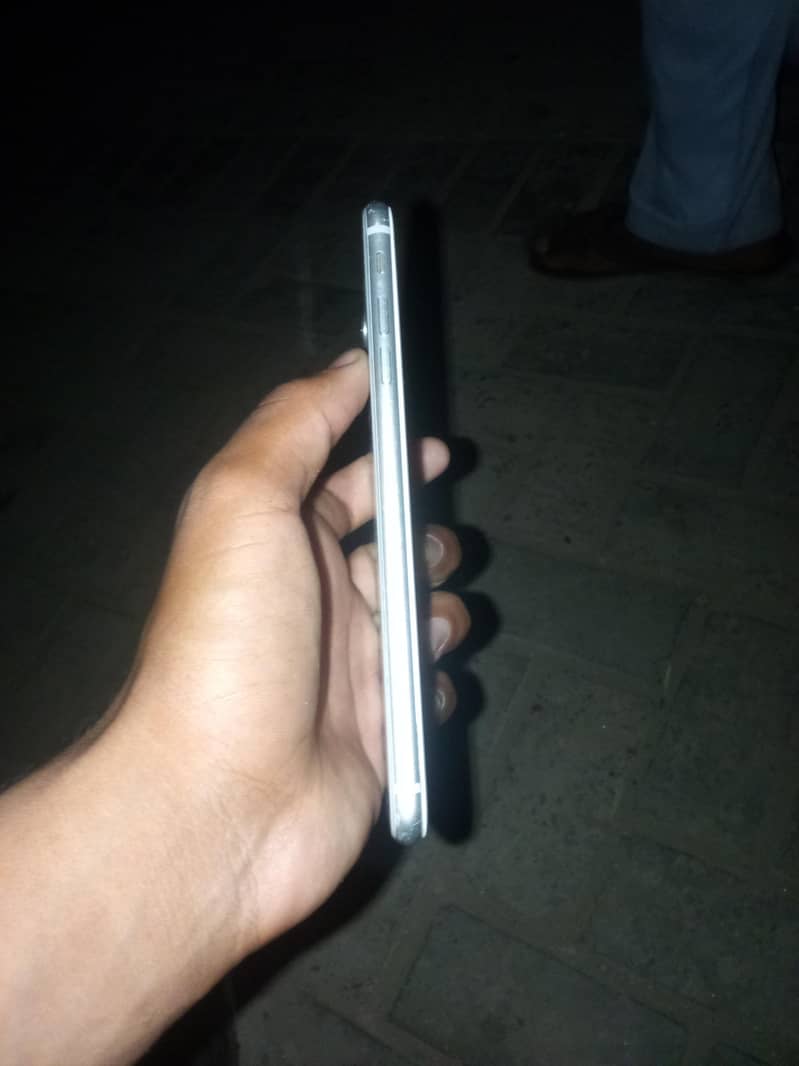 Apple iPhone 8 Plus 1