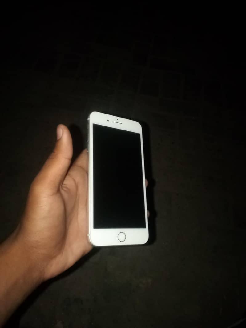 Apple iPhone 8 Plus 3