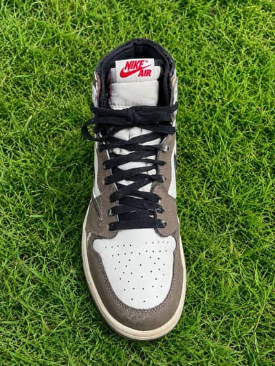 NIKE AIR JORDAN 1 MID — Brown/White/Black