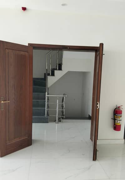 4 MARLA BRAND NEW FLOOR FOR RENT IN DHA PHASE 7 ON HOT LOCATION