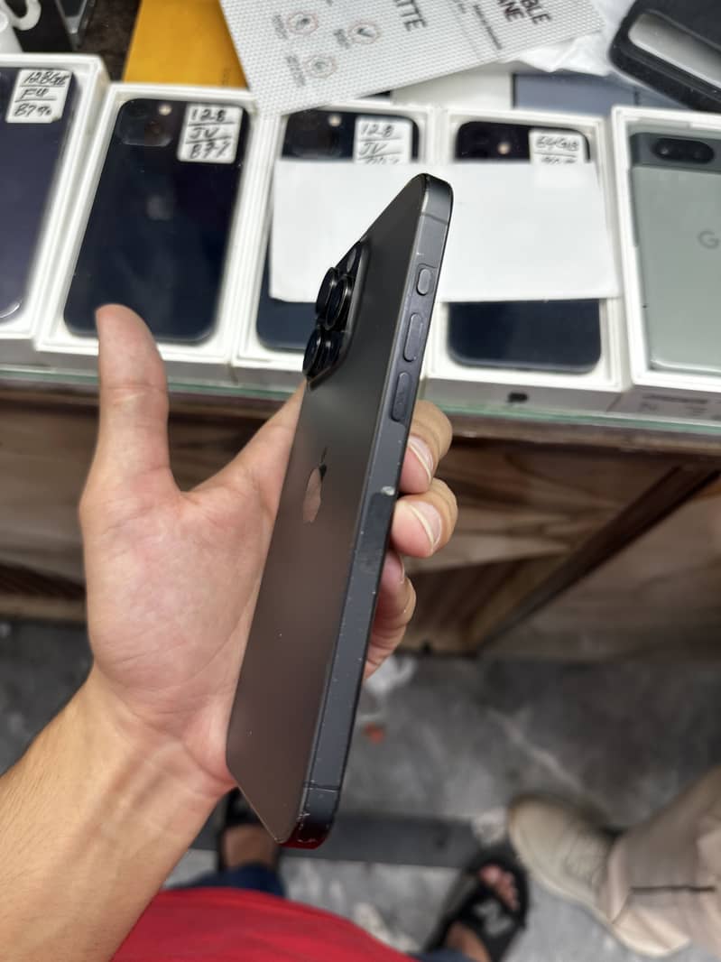 Apple iPhone 15 Pro Max 2