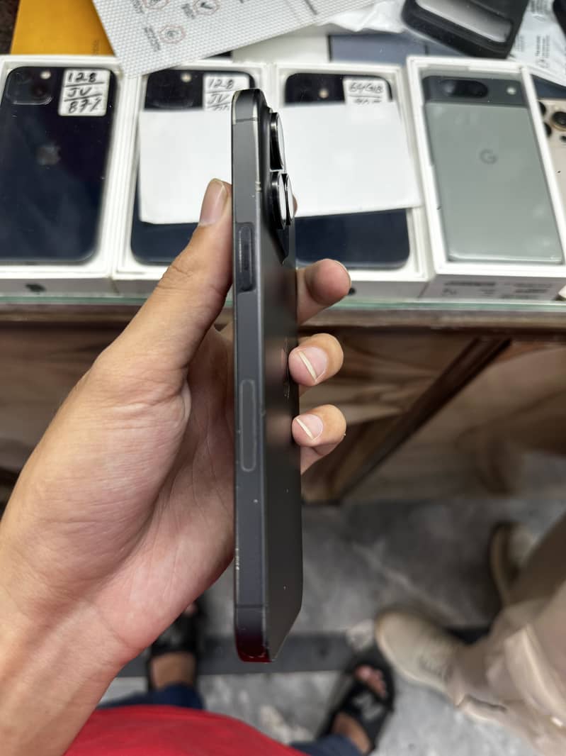 Apple iPhone 15 Pro Max 3
