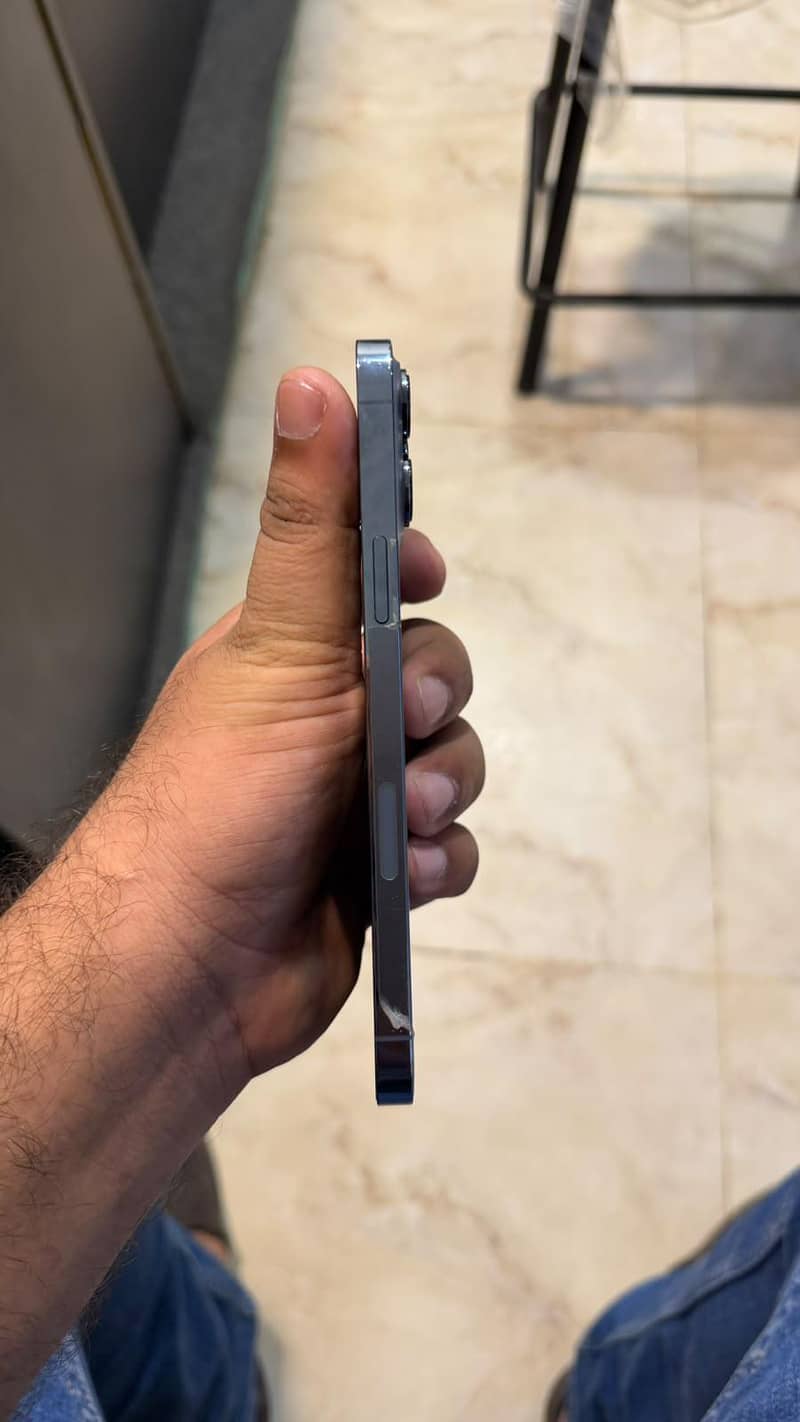 Apple iPhone 13 Pro Max 0